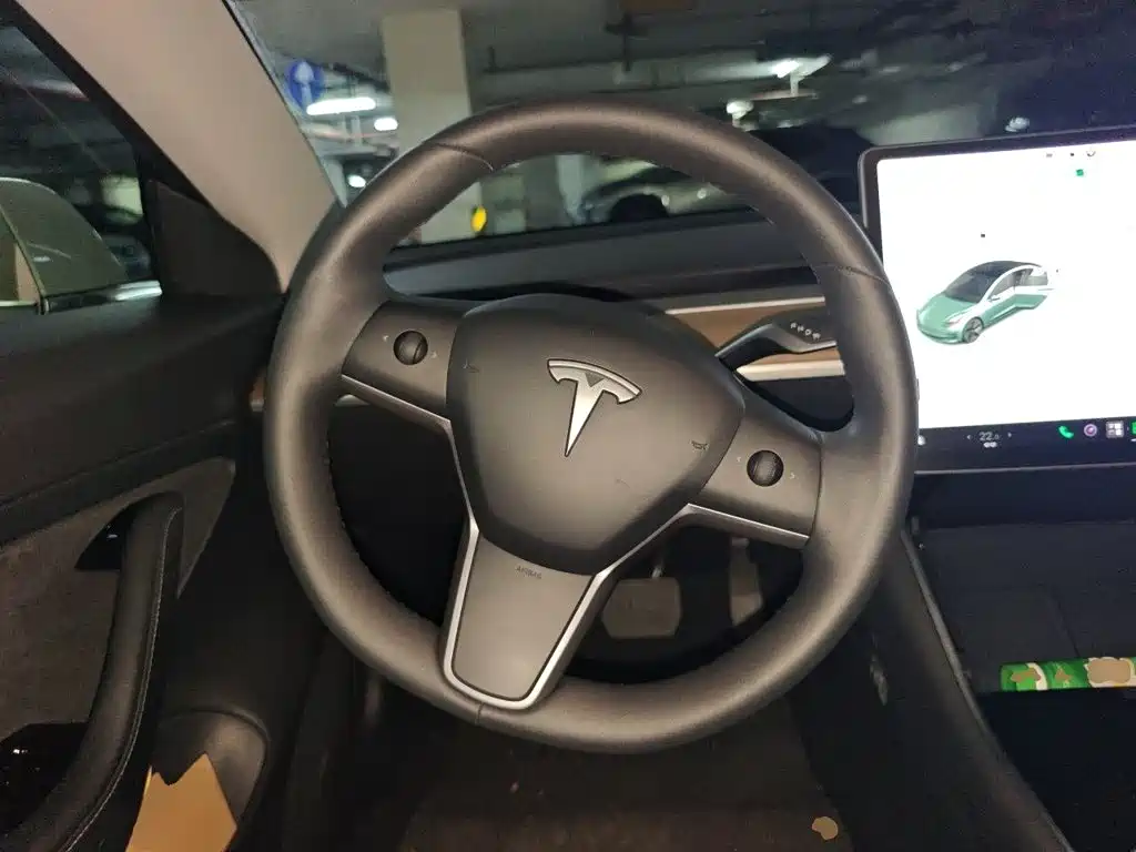 Tesla Model 3 — миниатюра 11