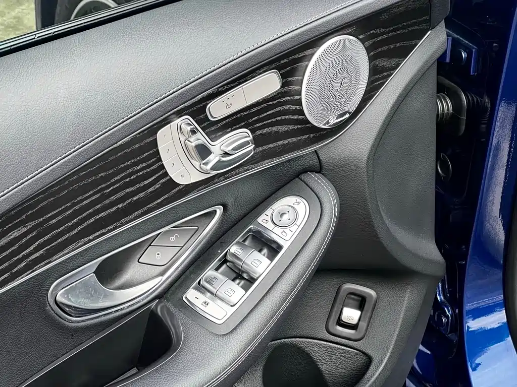 Mercedes-Benz C-Class — миниатюра 11