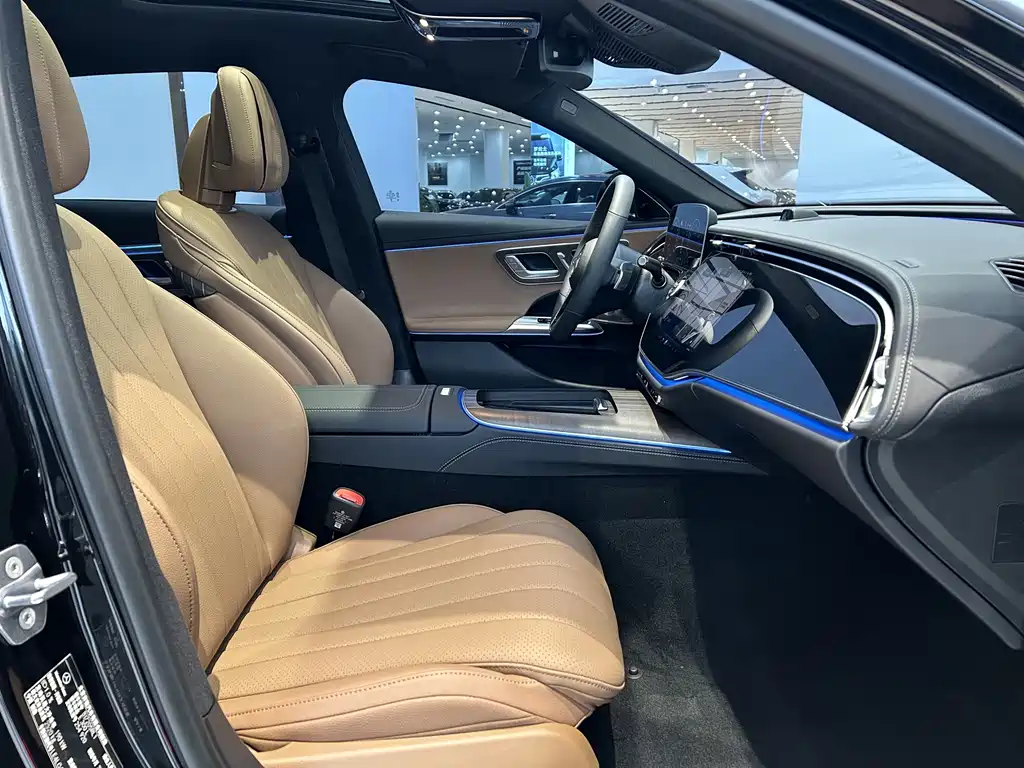 Mercedes-Benz E-Class — миниатюра 14
