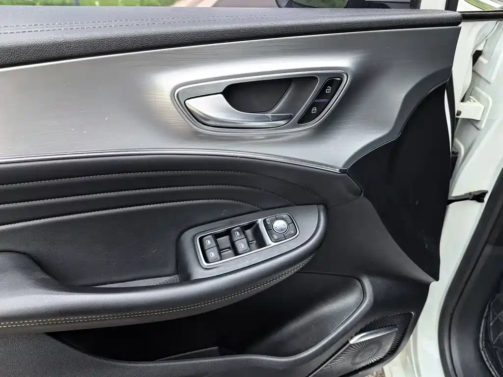 Roewe iMAX8 — миниатюра 5