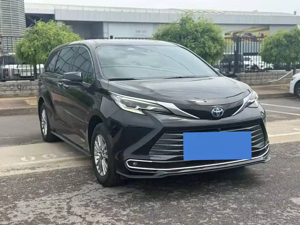 Toyota Sienna — миниатюра 3