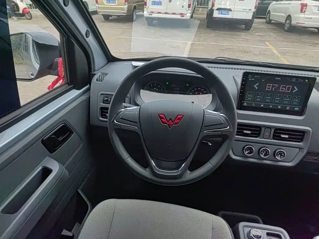 Wuling Yangguang — миниатюра 11