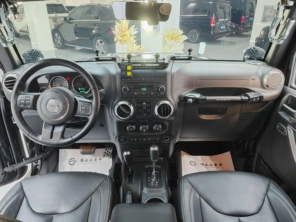 Jeep Wrangler — миниатюра 7