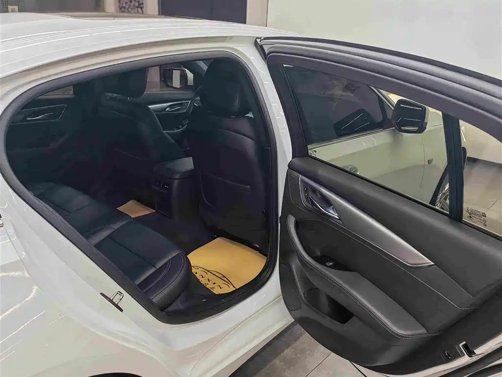 Cadillac CT5 — миниатюра 10