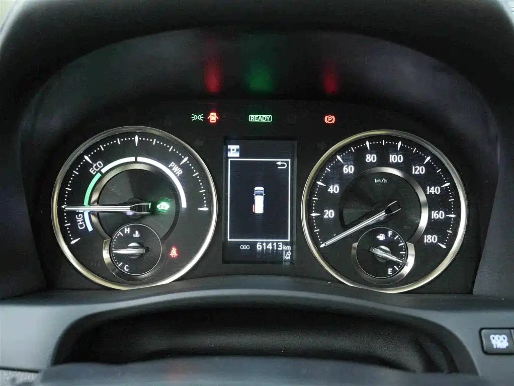 Toyota Alphard — миниатюра 8