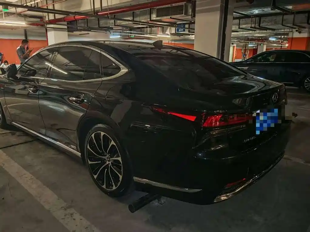 Lexus LS — миниатюра 6