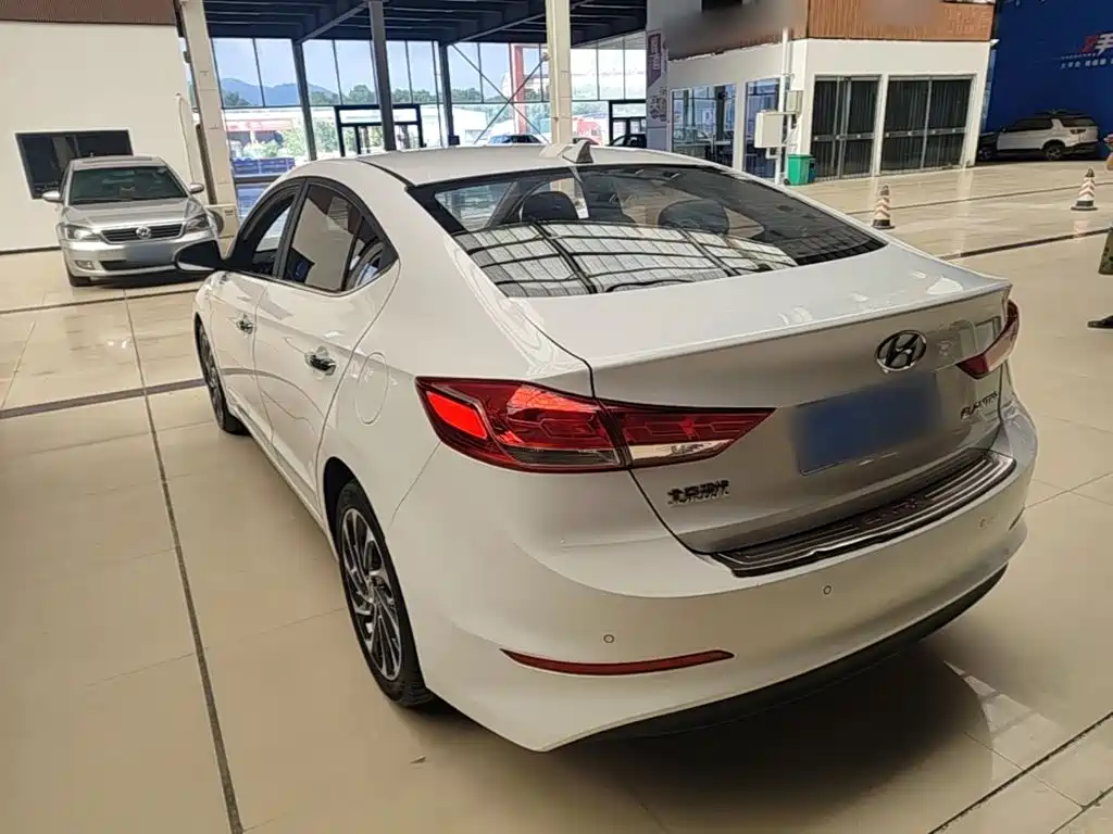 Hyundai Elantra — миниатюра 5