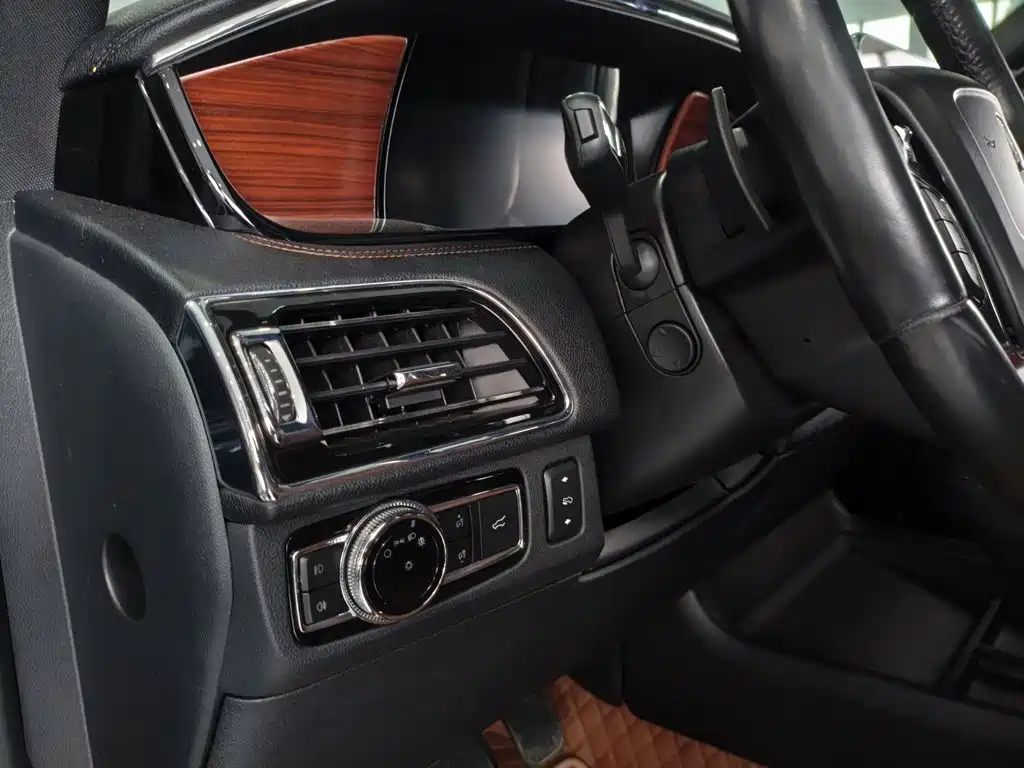 Lincoln Navigator — миниатюра 8