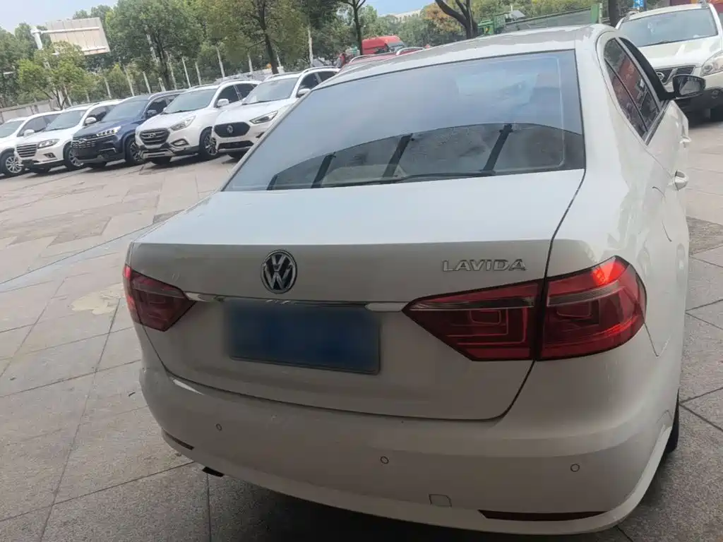 Volkswagen Lavida — миниатюра 6