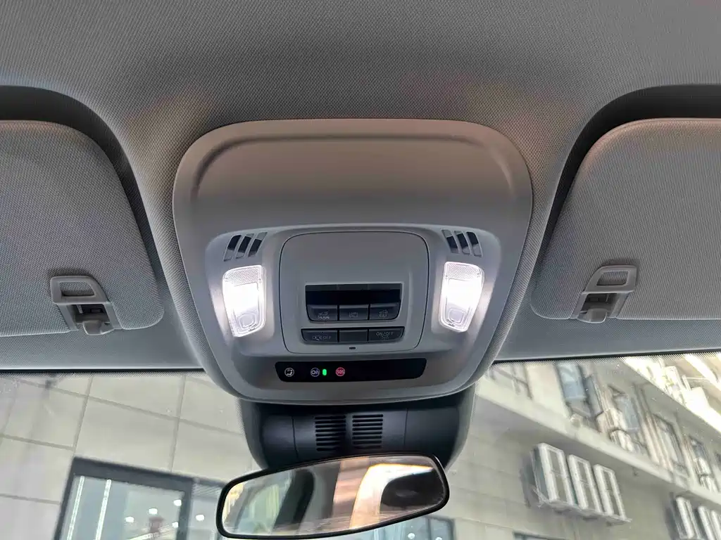 Buick Envision S — миниатюра 8