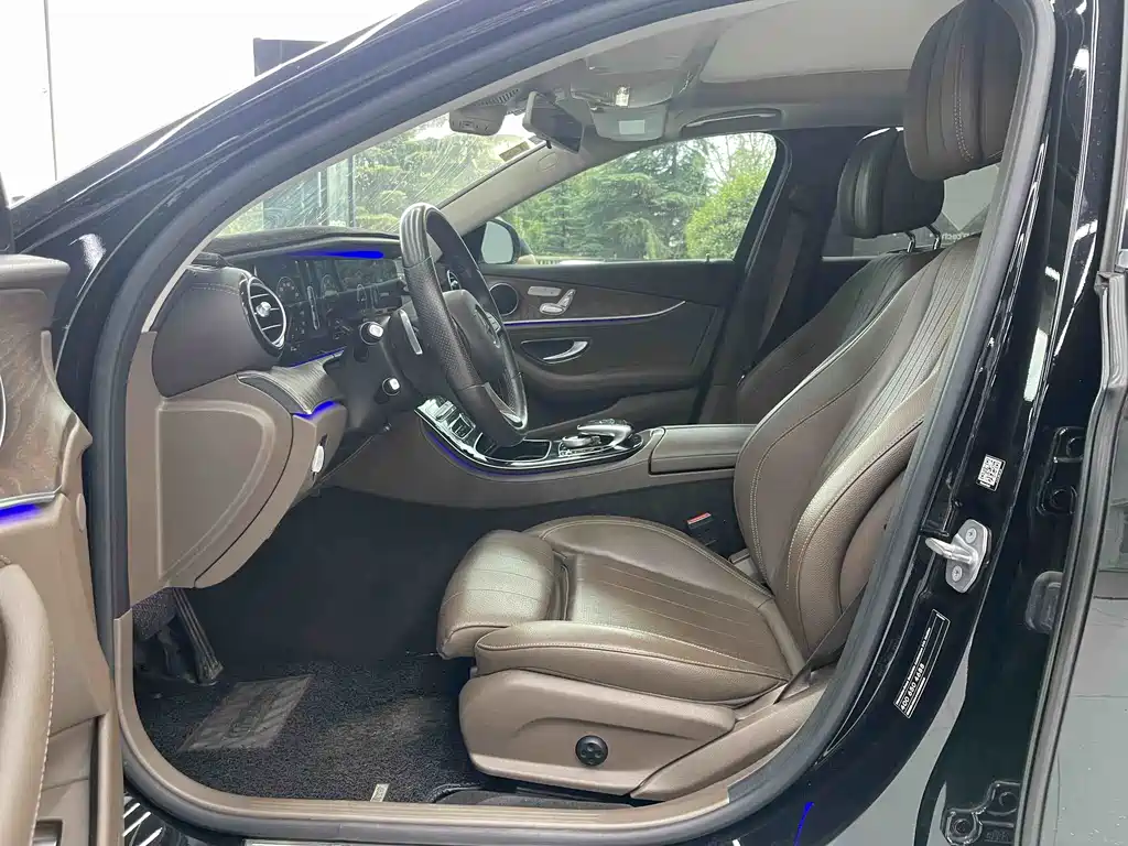 Mercedes-Benz E-Class — миниатюра 9