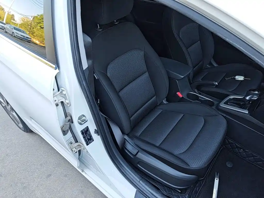 Hyundai Elantra — миниатюра 25