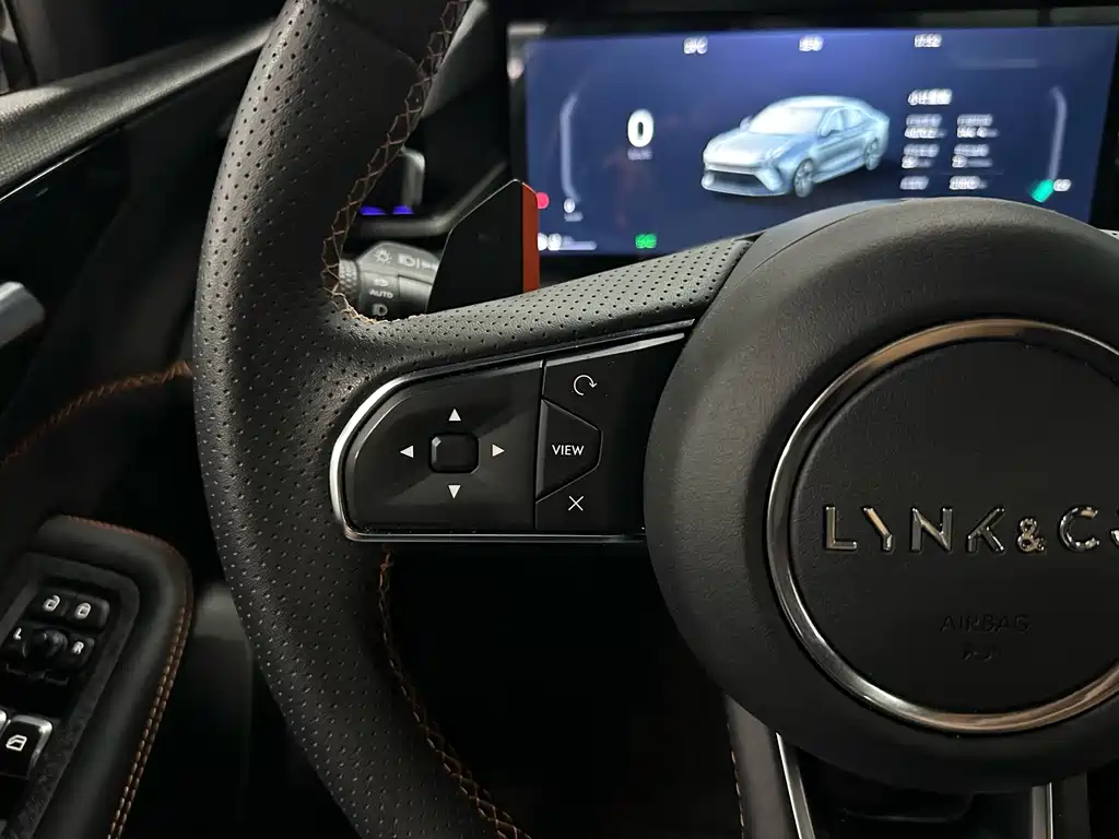 Lynk & Co 03 — миниатюра 17