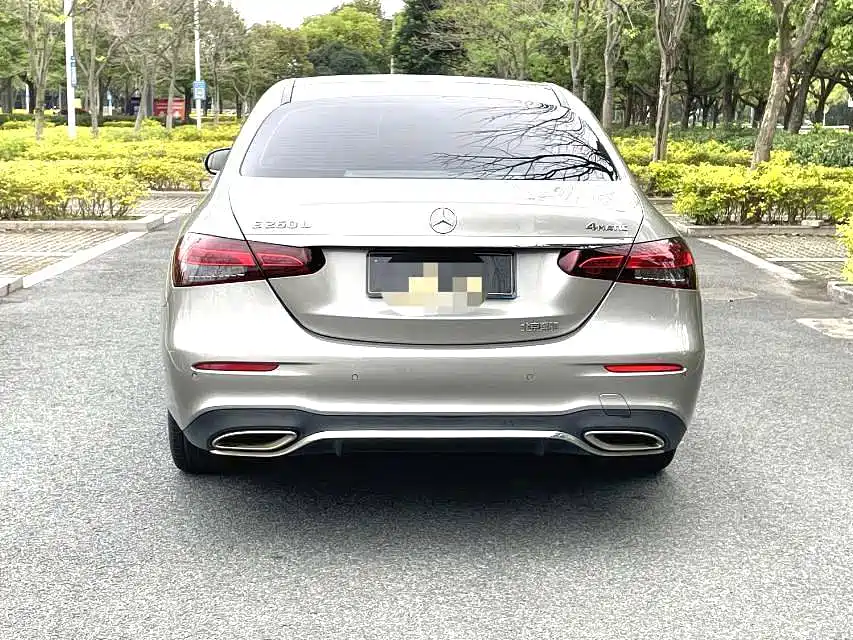 Mercedes-Benz E-Class — миниатюра 8