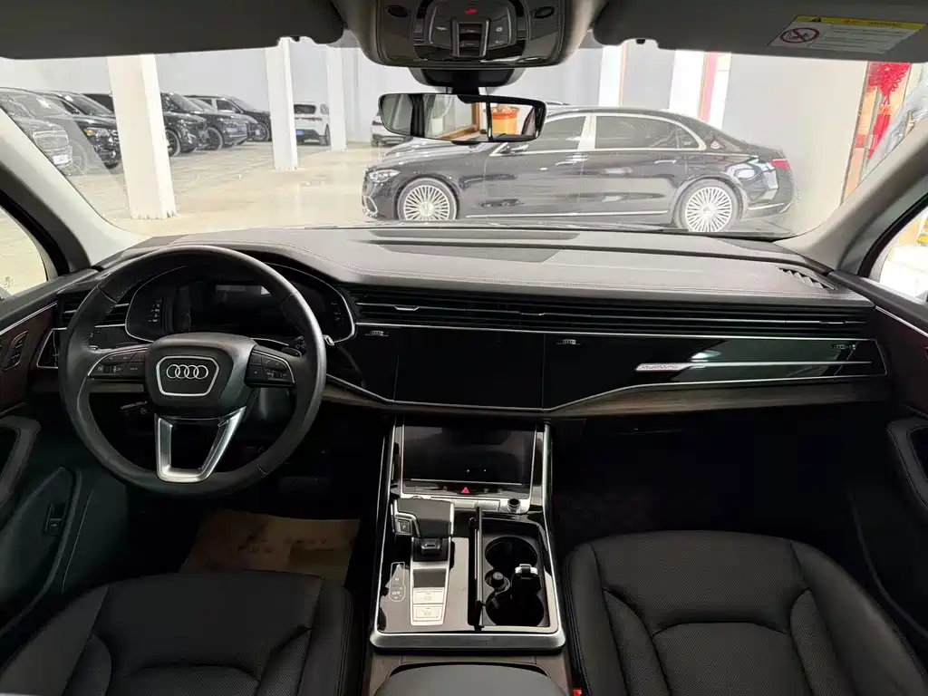 Audi Q7 2023 45 TFSI quattro S line Sport