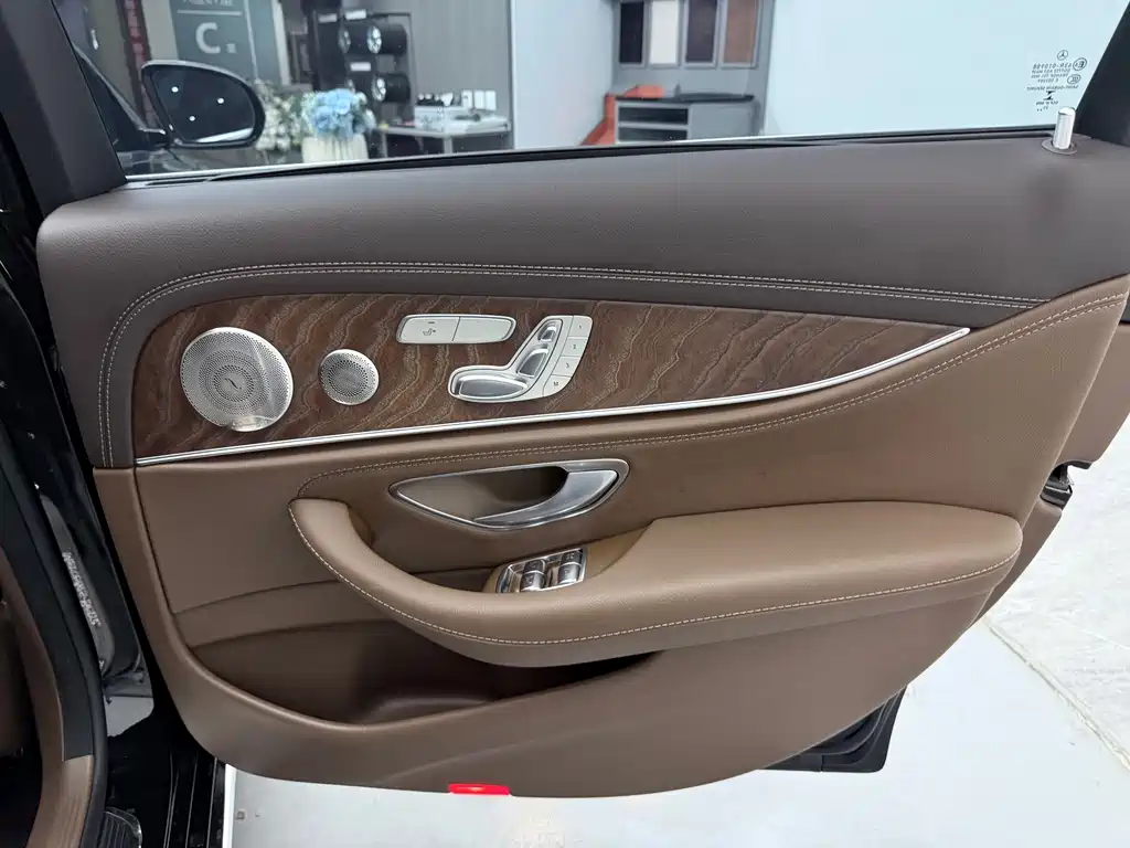Mercedes-Benz E-Class — миниатюра 28