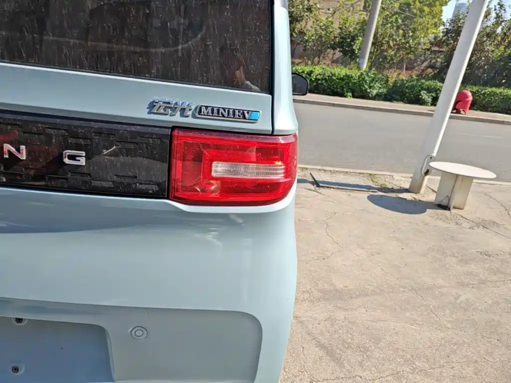 Wuling MINIEV — миниатюра 8