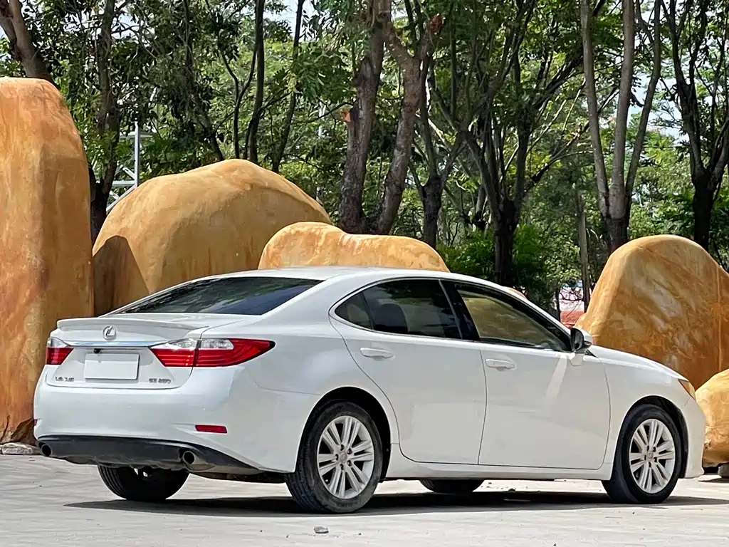 Lexus ES — миниатюра 6