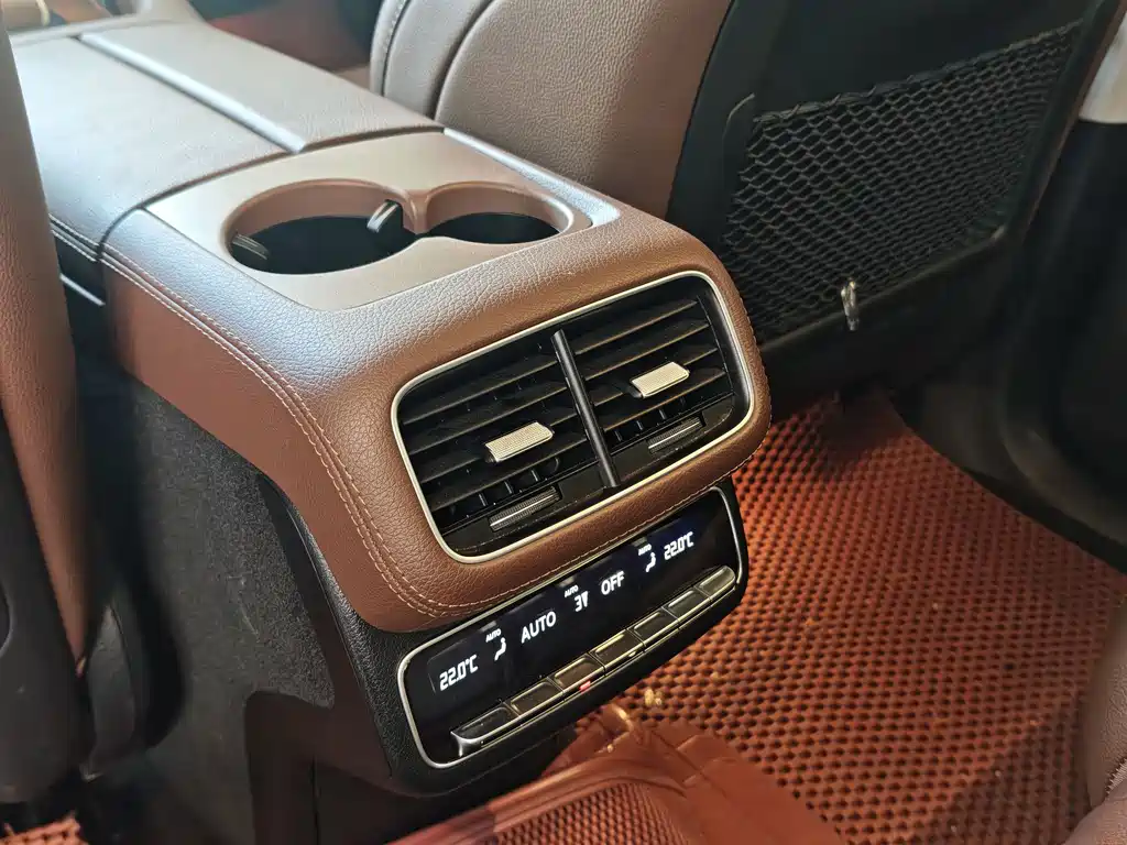 Mercedes-Benz GLE (Import) — миниатюра 9