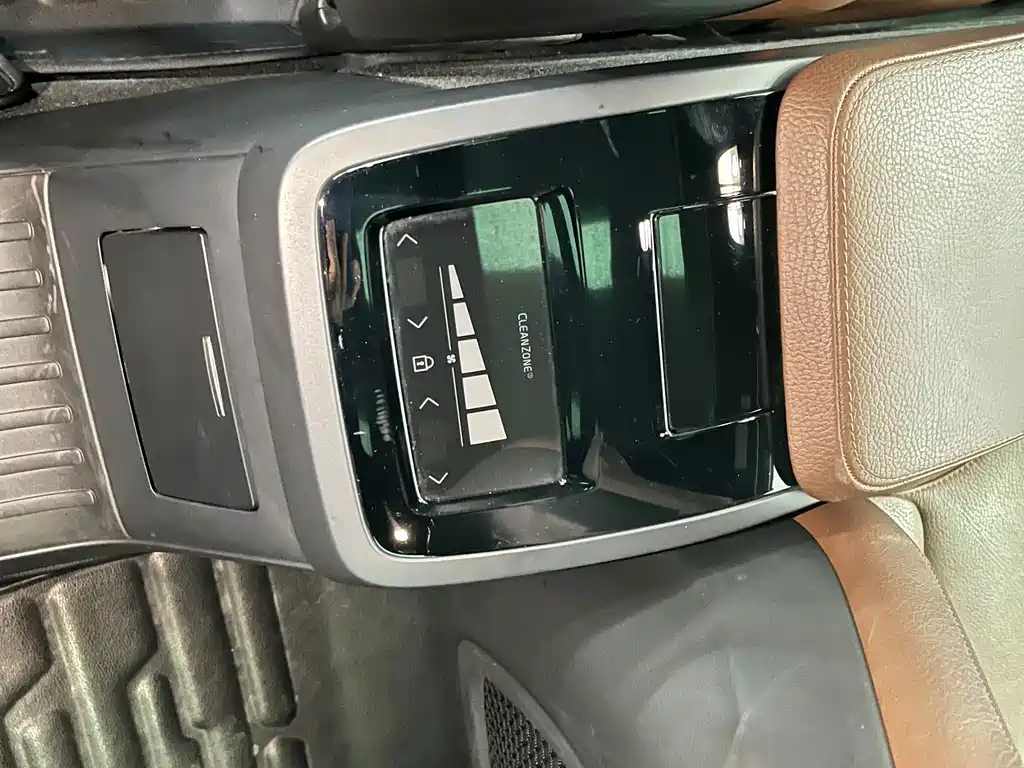 Volvo S90 PHEV — миниатюра 12