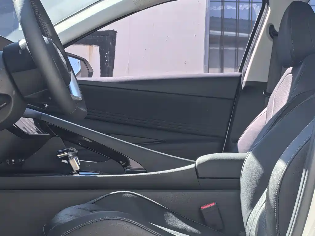 Hyundai Elantra — миниатюра 7