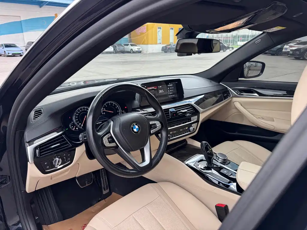 BMW 5 Series — миниатюра 10