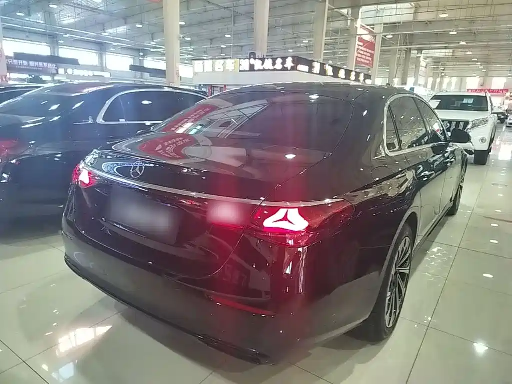Mercedes-Benz E-Class — миниатюра 7