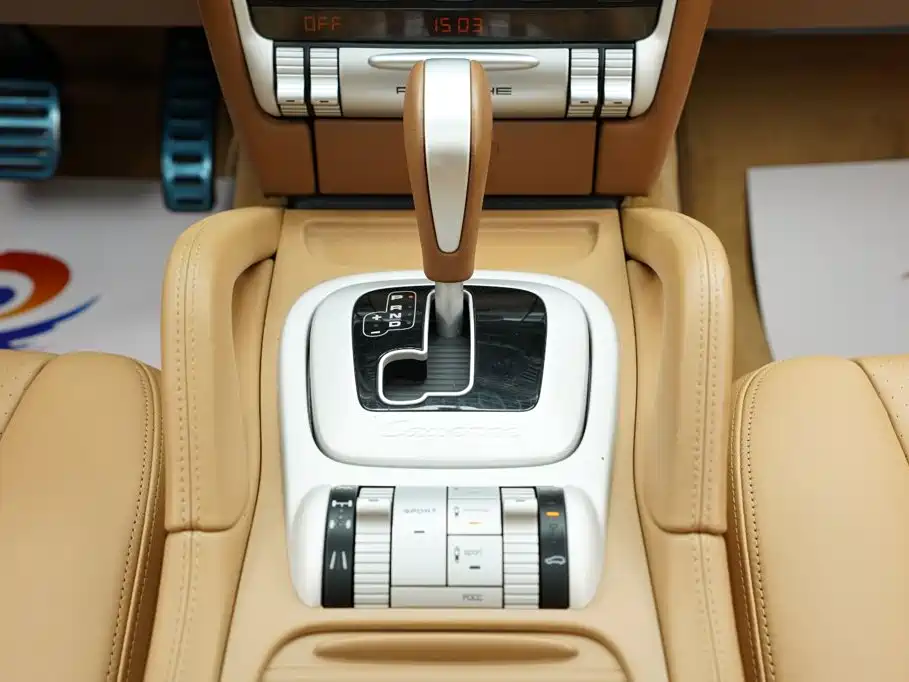 Porsche Cayenne — миниатюра 26