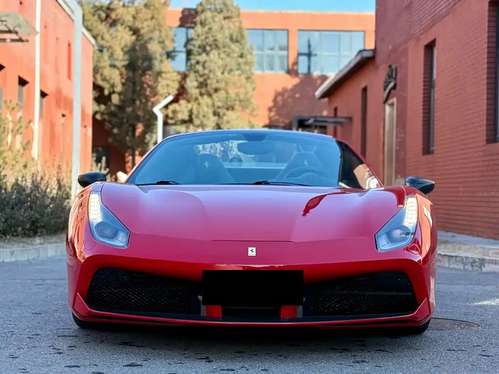 FERRARI 488