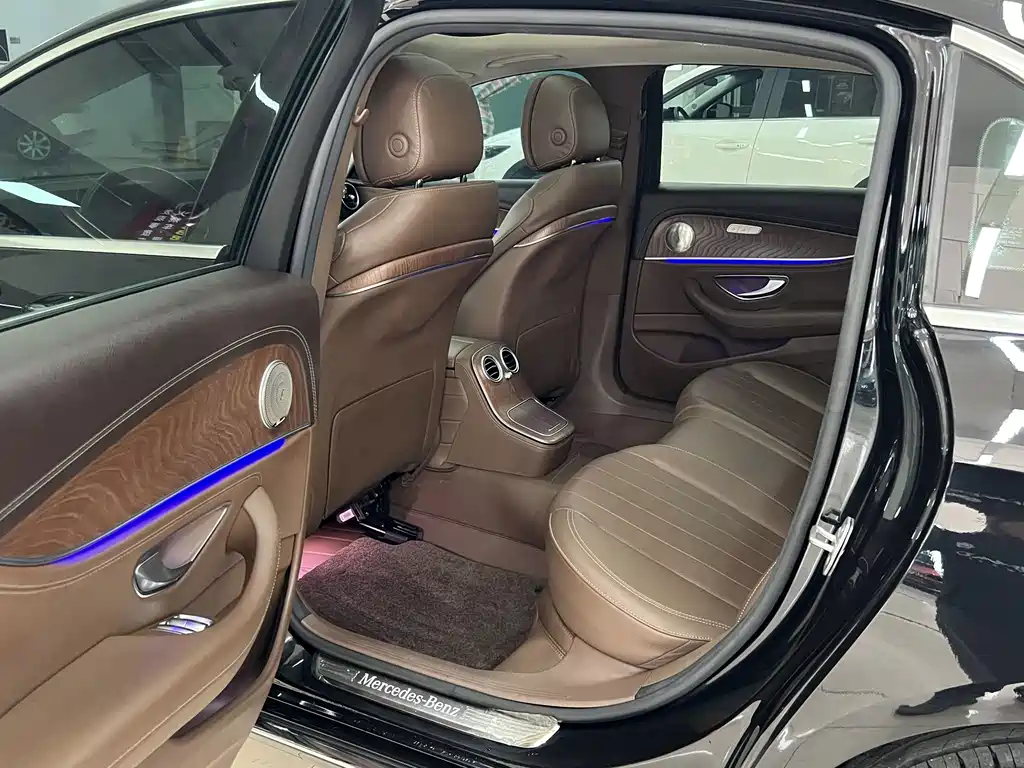 Mercedes-Benz E-Class — миниатюра 11