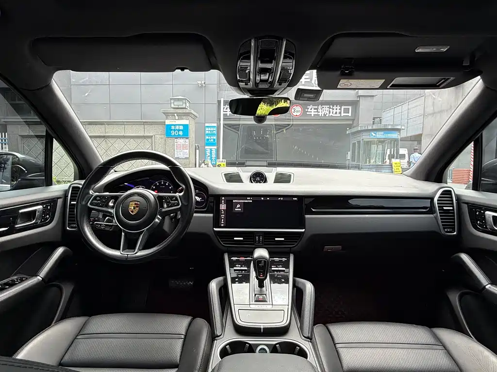 Porsche Cayenne — миниатюра 13