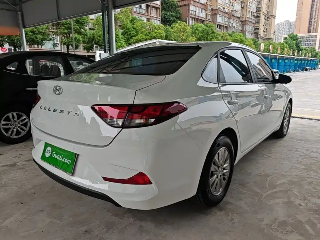 Hyundai Elantra — миниатюра 7
