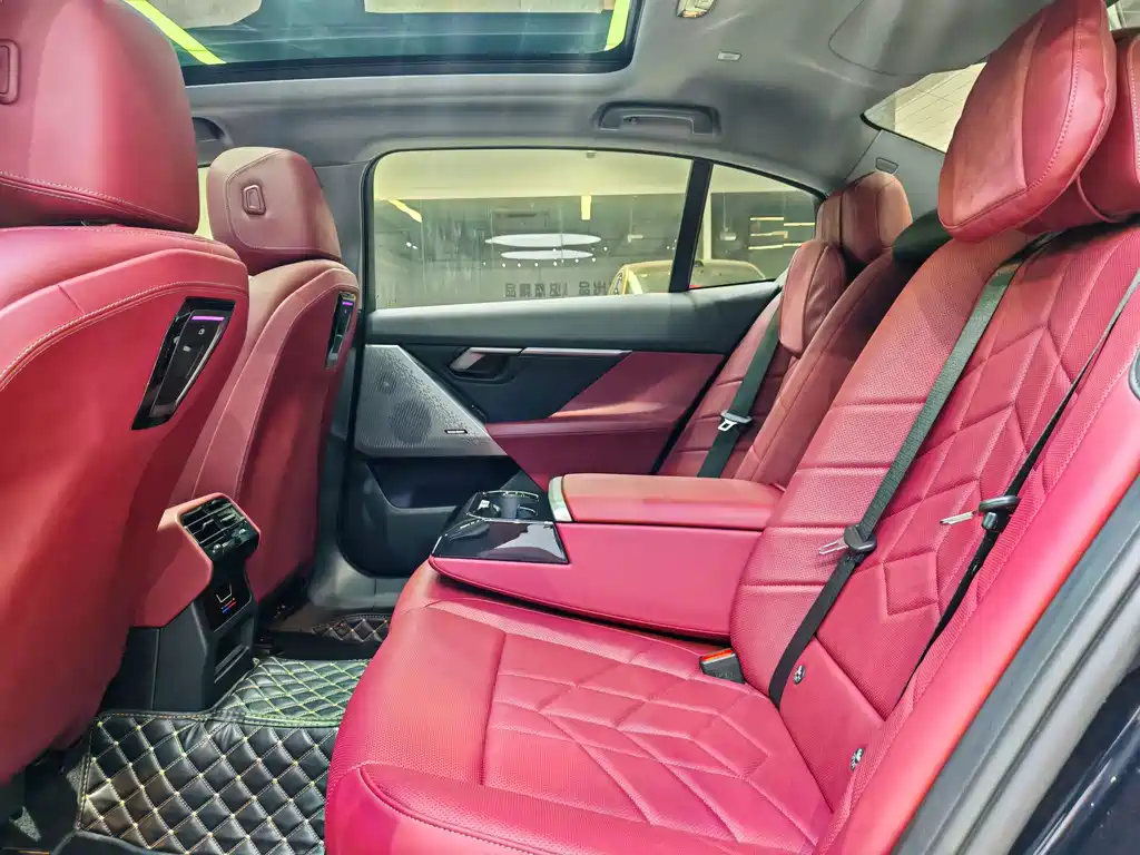 BMW 5 Series — миниатюра 5