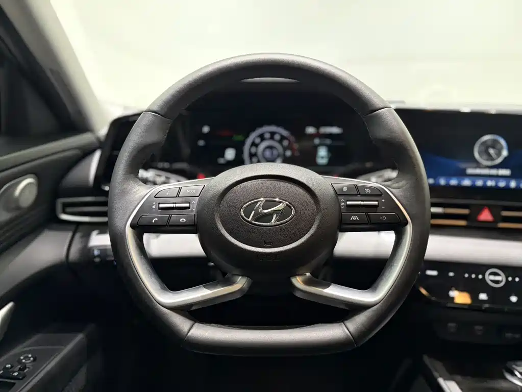 Hyundai Elantra — миниатюра 10