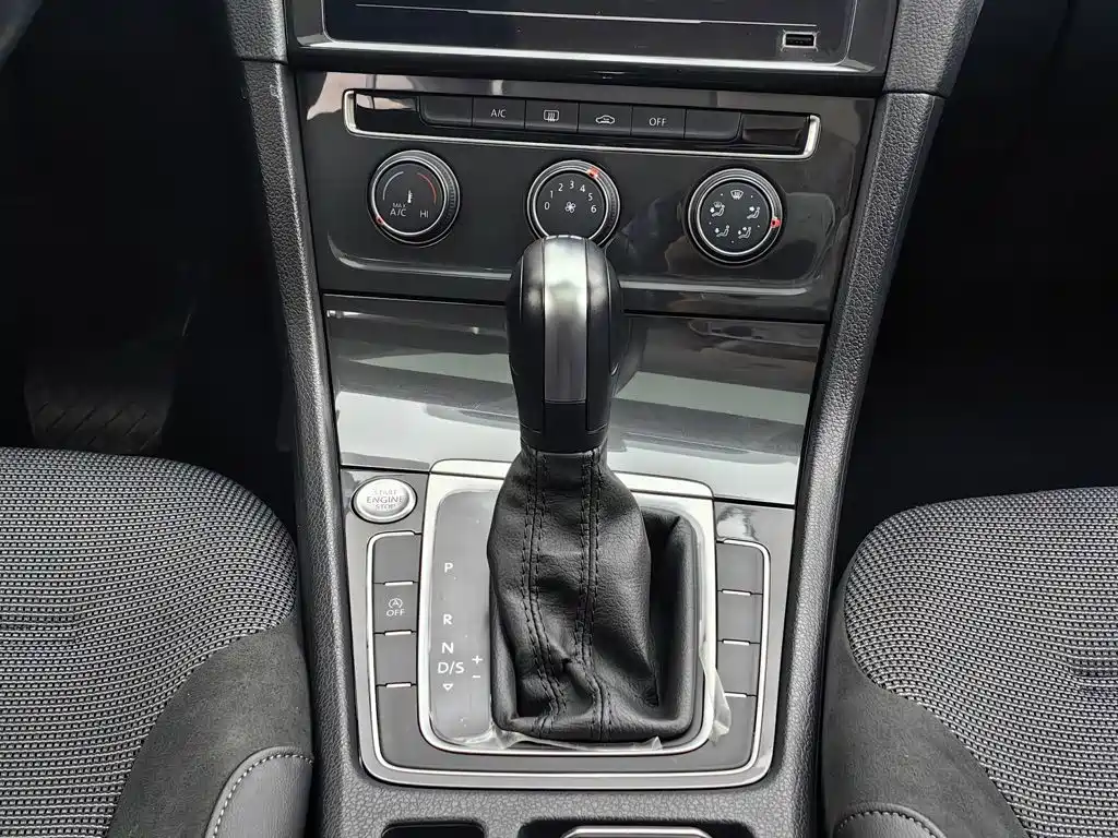 Volkswagen Golf — миниатюра 13