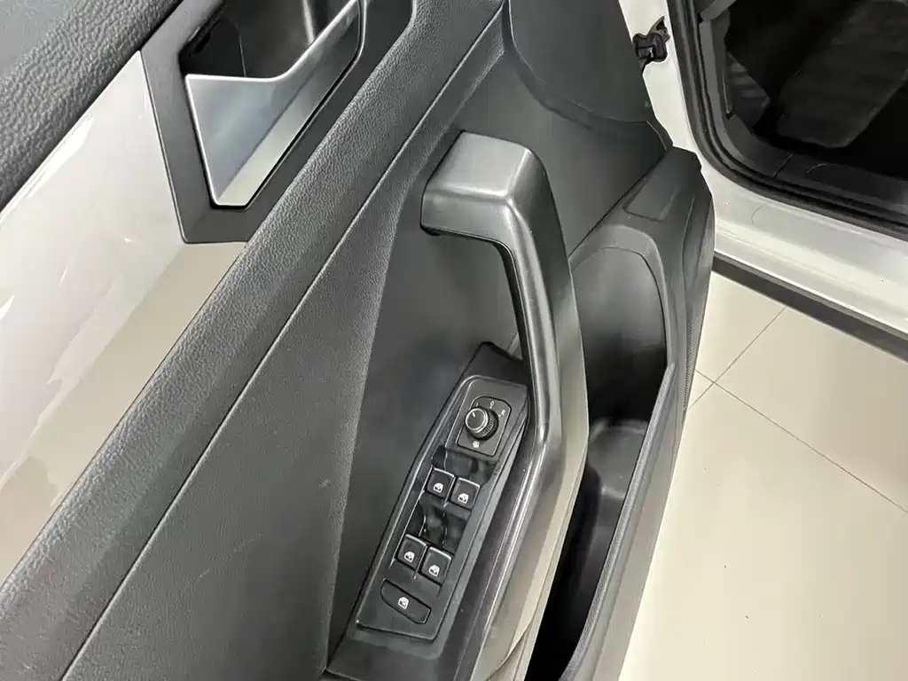 VOLKSWAGEN T ROC EXPLORING SONGS