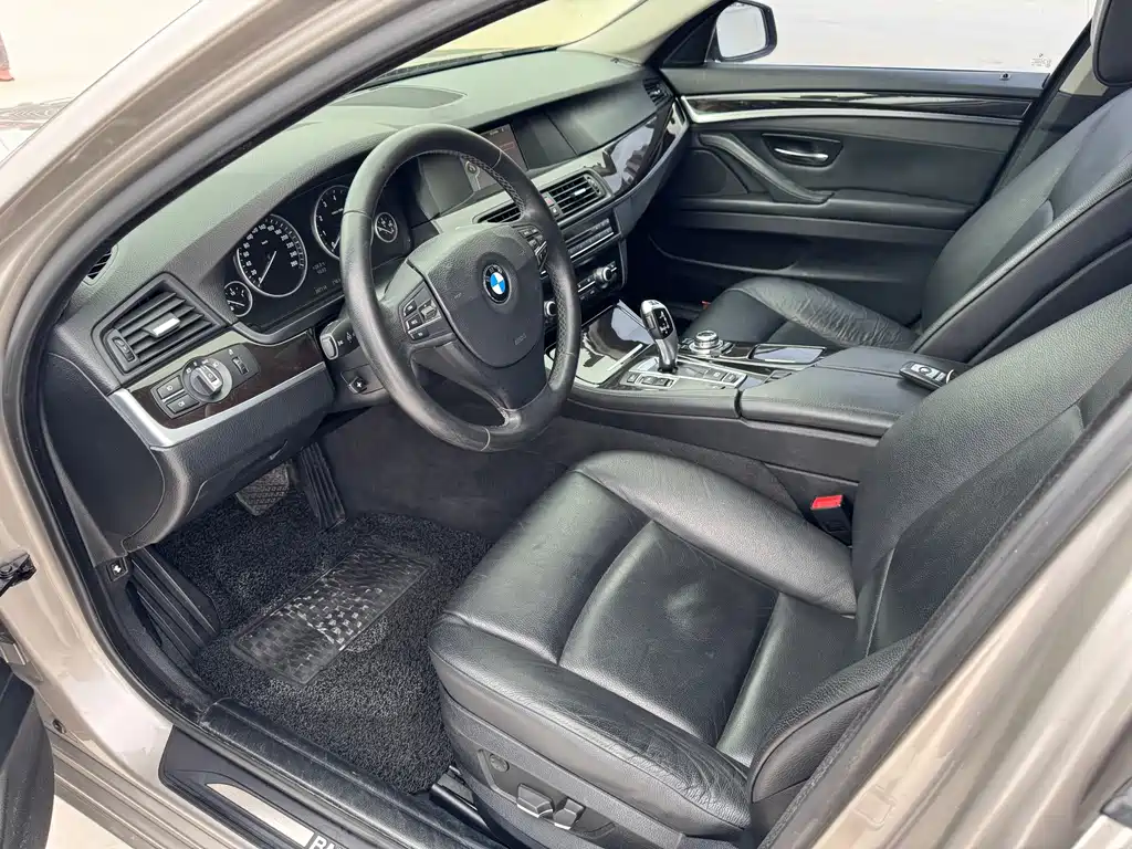 BMW 5 Series — миниатюра 9