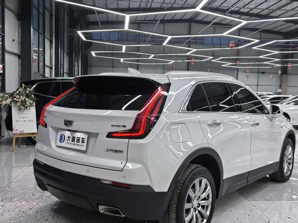CADILLAC XT4