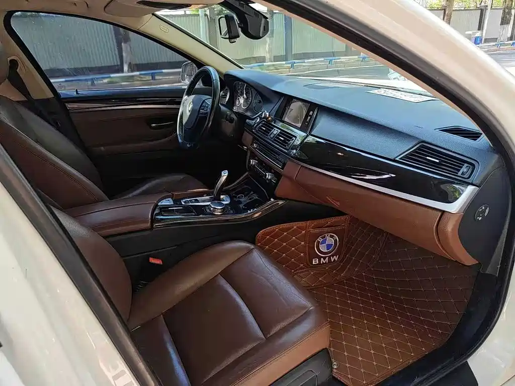 BMW 5 Series — миниатюра 4