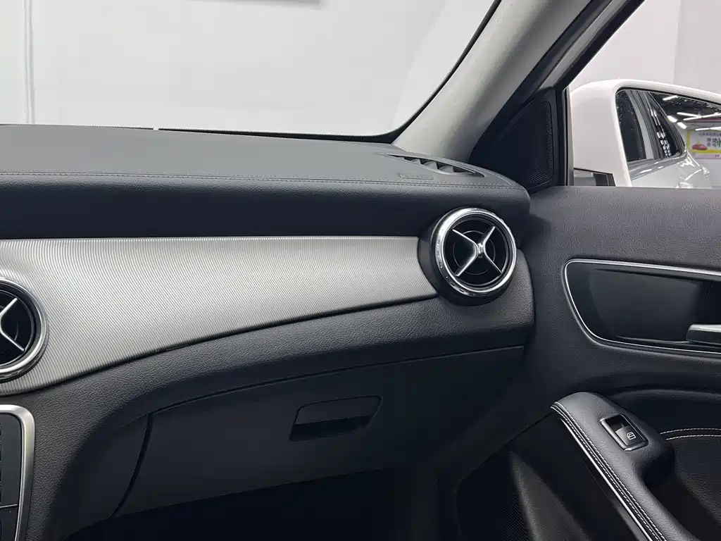 Mercedes-Benz GLA — миниатюра 29