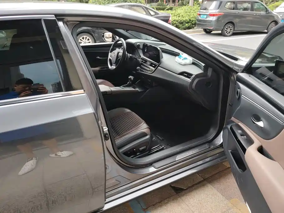 Lexus ES — миниатюра 7