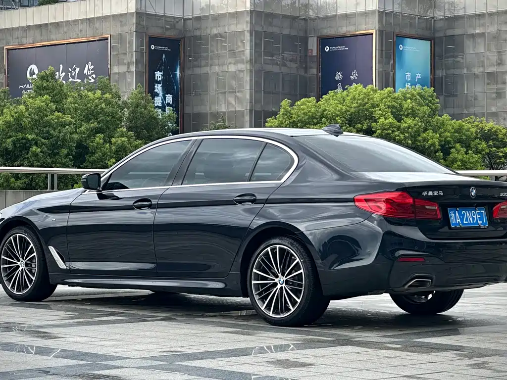 BMW 5 Series — миниатюра 6