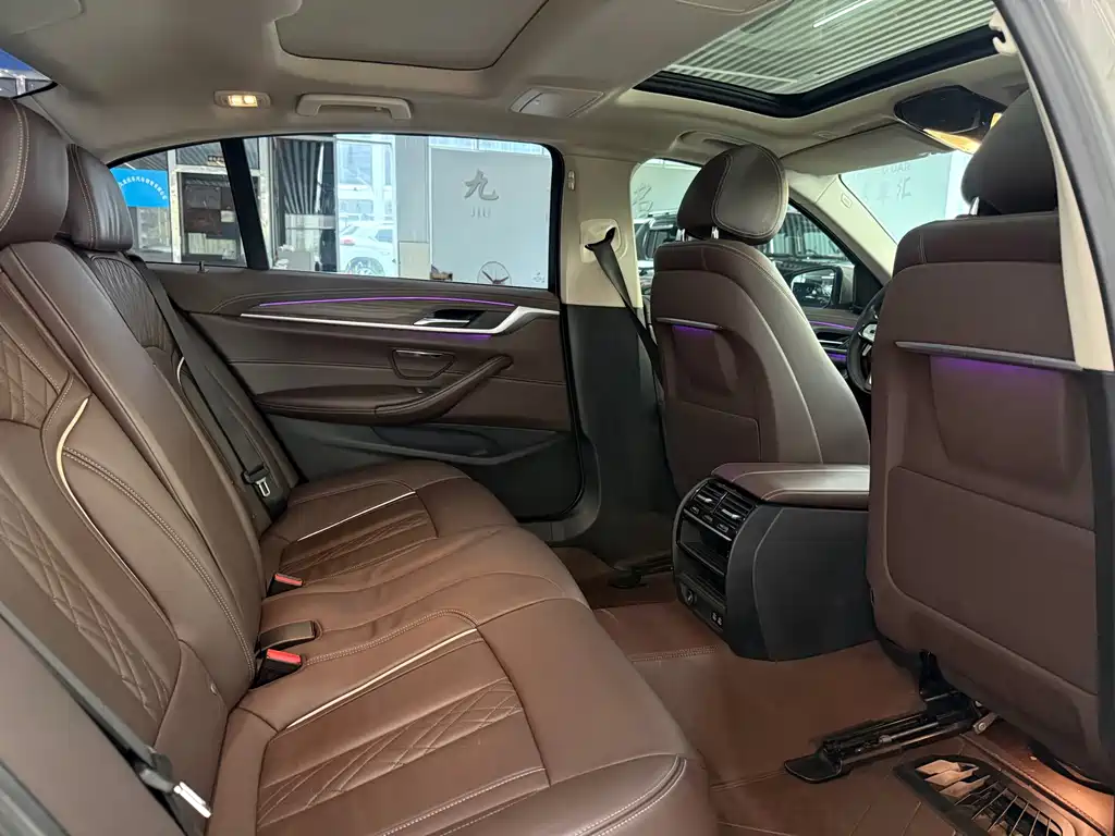 BMW 5 Series New Energy — миниатюра 9