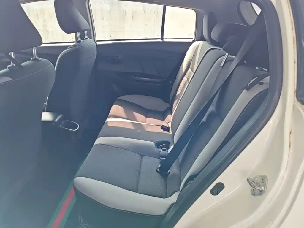 Toyota Yaris L — миниатюра 17