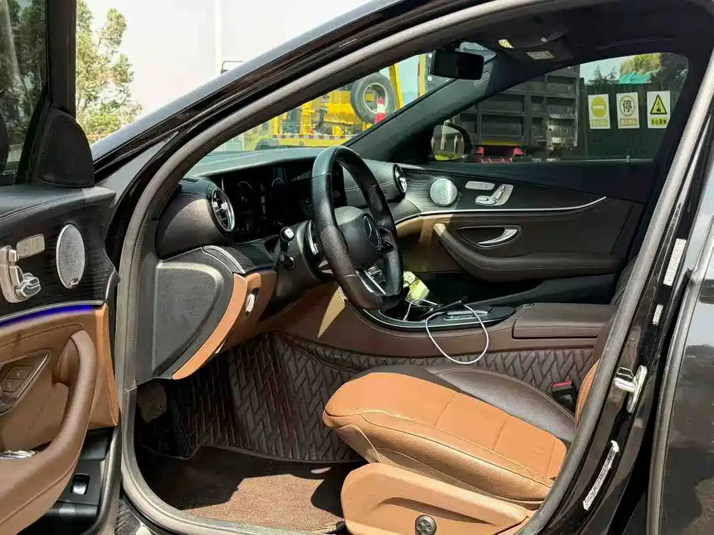 Mercedes-Benz E-Class — миниатюра 8