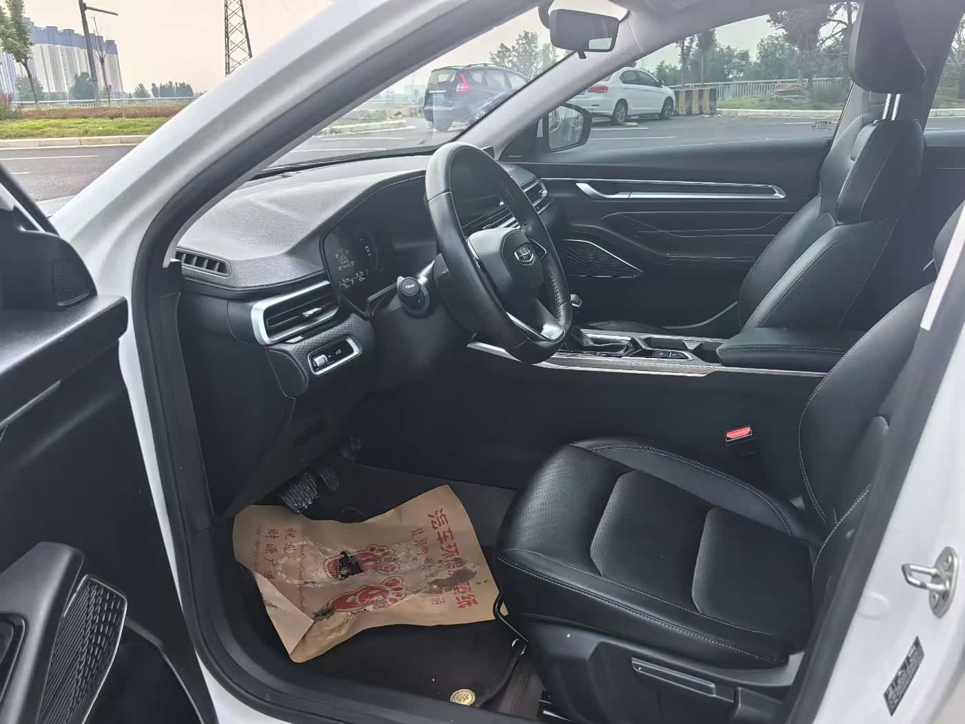 Geely Emgrand 1.5 л 2023 г. Белый, пробег 30000 км