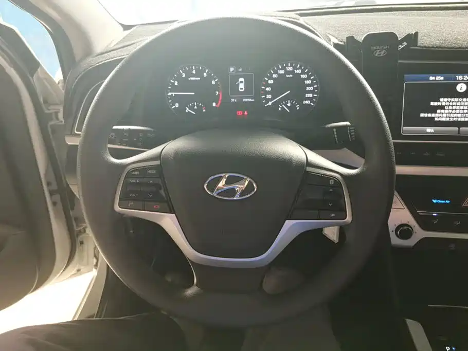 Hyundai Elantra — миниатюра 15
