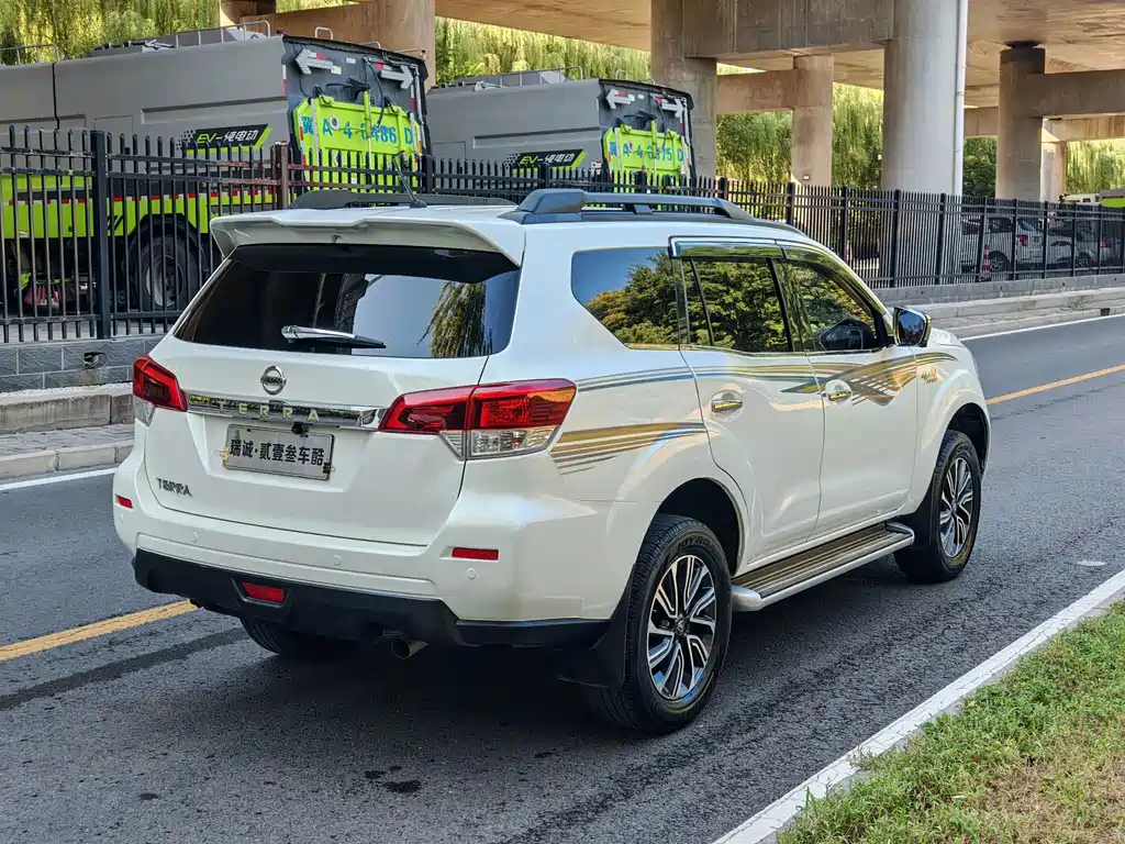 Nissan Terra — миниатюра 15