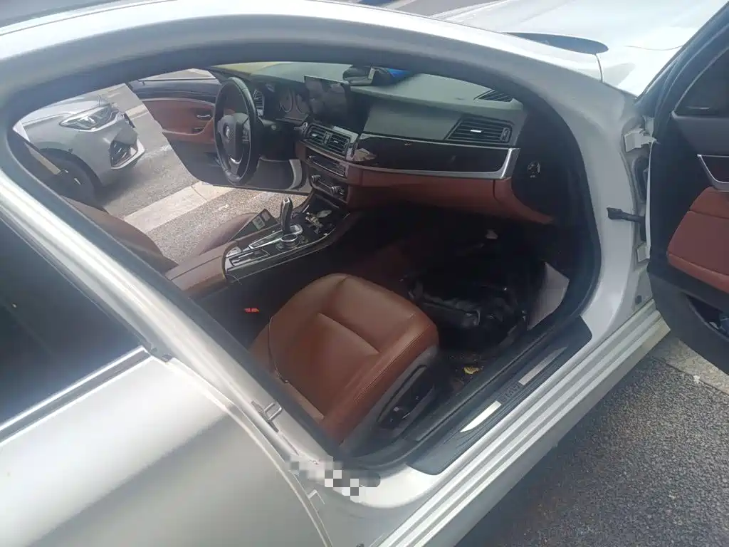 BMW 5 Series — миниатюра 19