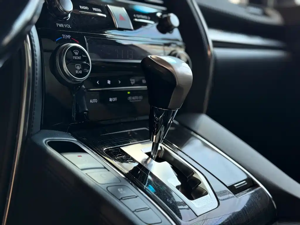 Lexus LM — миниатюра 7